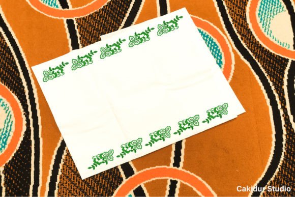 Green Bush Border: A Designer's Review for Personalized Gifts
